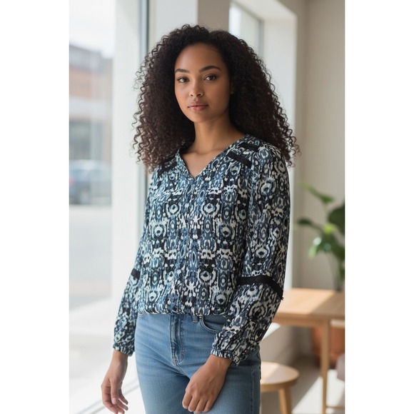 Lane Bryant Blue Ikat Print Rayon Blouse V-Neck Button Front Top Plus Size 18/20 - Picture 2 of 7